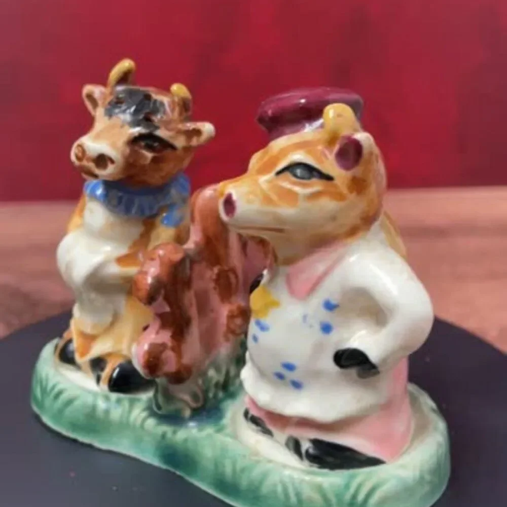 Vintage Mr. & Mrs. Cow Salt and Pepper Shakers, 1950's Japanese. Collectible